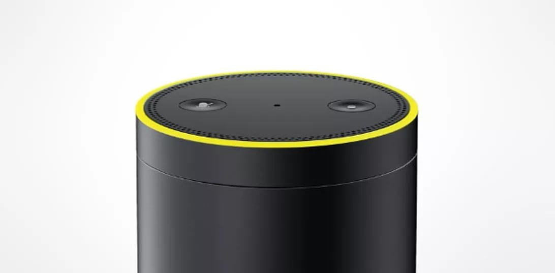 Luz amarilla anillo Amazon Echo